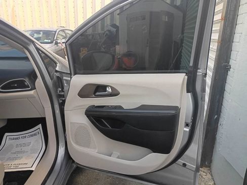 Used 2021 Chrysler Voyager Lxi image 14