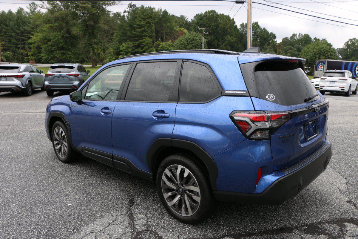 Used 2025 Subaru Forester Touring AWD/4WD image 3