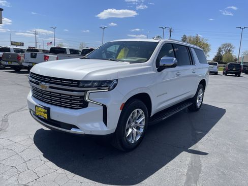 Used 2021 Chevrolet Suburban Premier w/ Premium Package AWD/4WD image 4