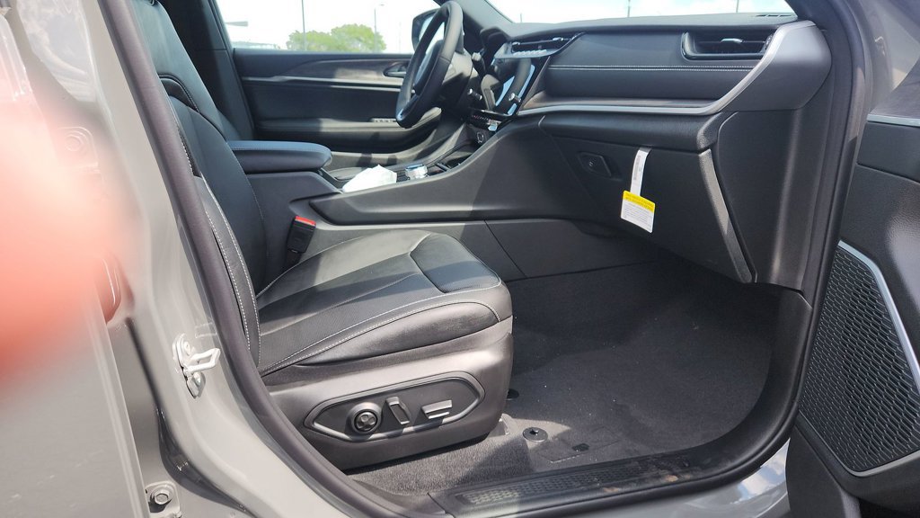 New 2027 Jeep Grand Cherokee Limited AWD/4WD image 10