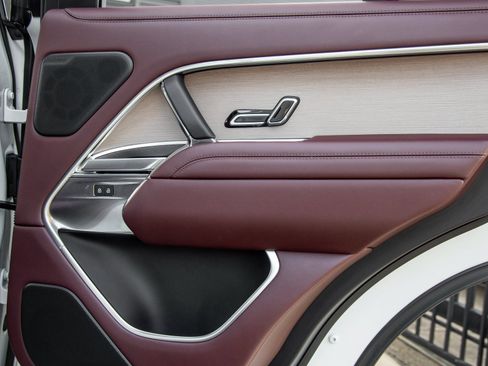 Used 2023 Land Rover Range Rover Autobiography image 37