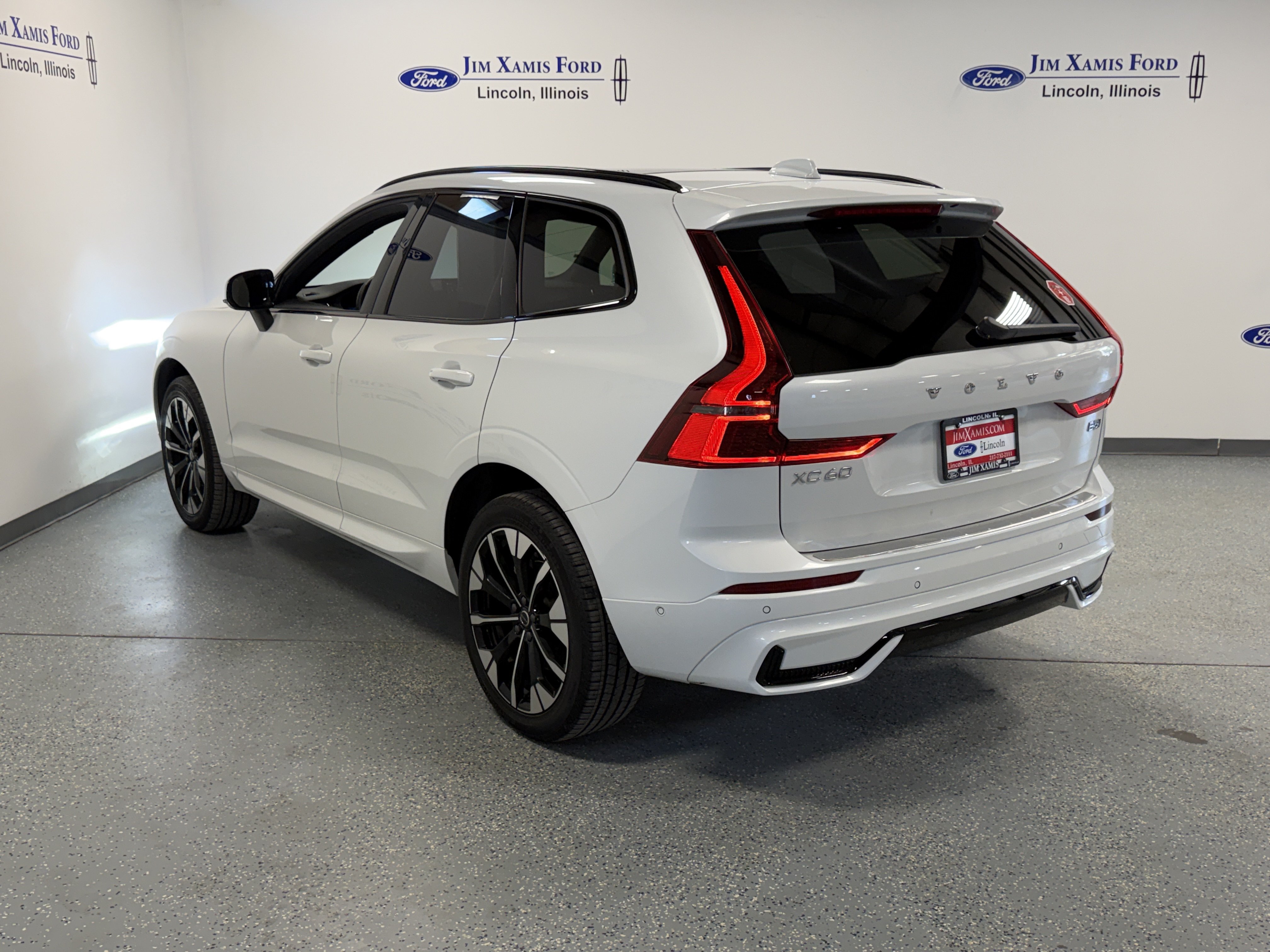 Used 2026 Volvo XC60 B5 Plus AWD/4WD image 29