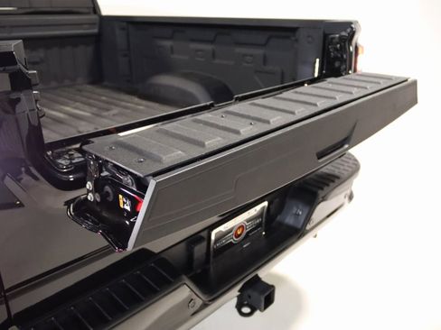 Used 2024 GMC Sierra 3500 Denali Ultimate image 38