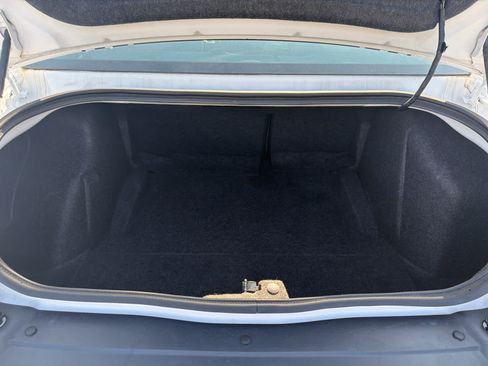 Used 2015 Dodge Challenger R/T RWD image 10