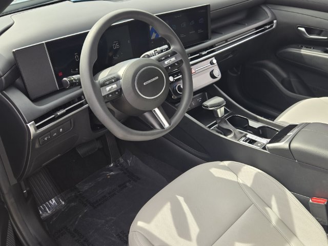 Used 2025 Hyundai Santa Cruz SEL FWD image 11