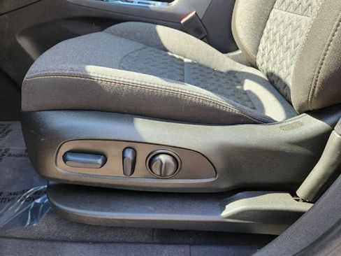 Used 2024 Chevrolet Equinox LT FWD image 10