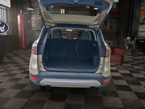 Used 2017 Ford Escape SE w/ SE Cold Weather Package AWD/4WD image 9