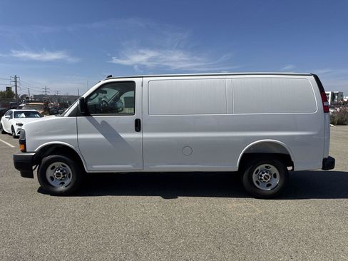New 2026 GMC Savana 2500 w/ Driver Convenience Package RWD image 5