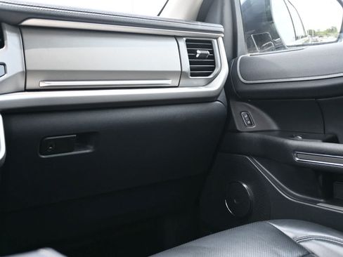 Used 2022 Ford Expedition XLT RWD image 8