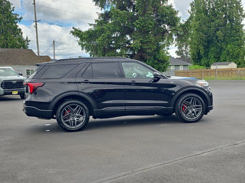 Used 2025 Ford Explorer ST-Line w/ ST-Line Street Pack AWD/4WD image 7