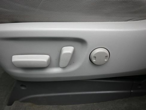 Used 2016 Toyota Sienna XLE FWD image 12