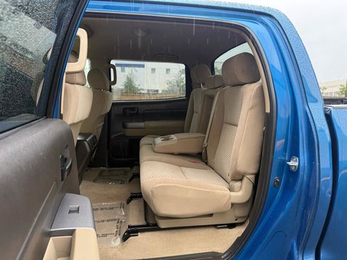 Used 2010 Toyota Tundra 4x4 CrewMax image 19