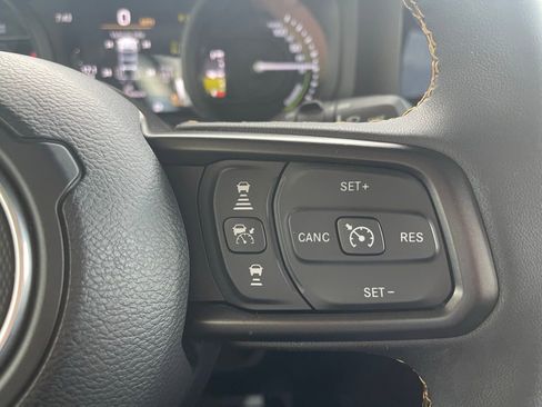 Used 2024 Jeep Wrangler Unlimited w/ Convenience Group AWD/4WD image 24