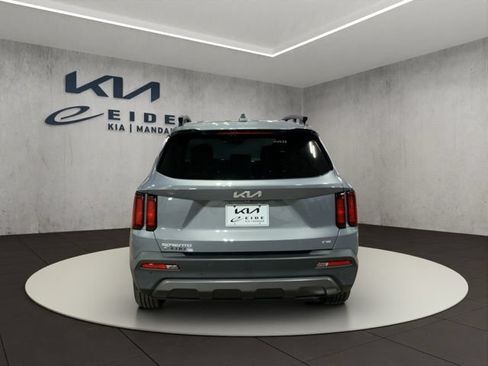 Used 2023 Kia Sorento S AWD/4WD image 11