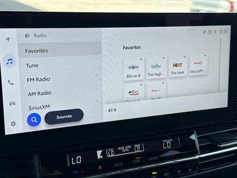 Used 2025 Toyota Sienna Platinum FWD image 19