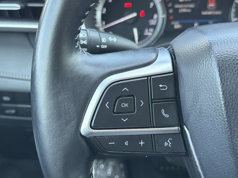 Used 2021 Toyota Highlander XLE AWD/4WD image 25