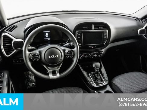 Used 2025 Kia Soul LX w/ LX Technology Package FWD image 17