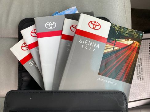 Used 2012 Toyota Sienna Limited w/ Premium Pkg image 37