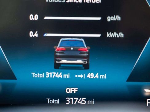 Used 2024 BMW X5 xDrive50e image 39