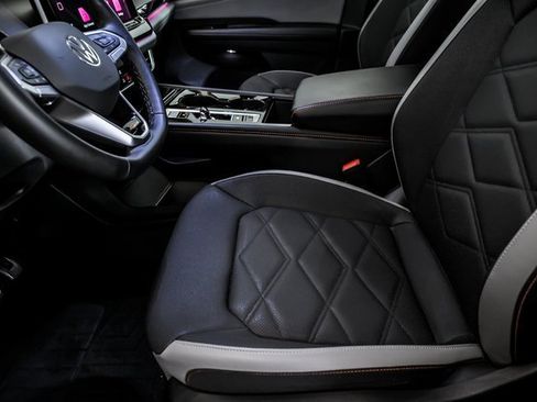 Certified 2025 Volkswagen Atlas Peak Edition SE image 11