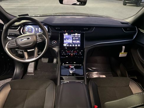 New 2025 Jeep Grand Cherokee L Altitude image 20