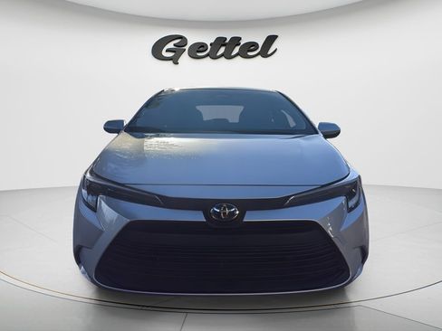 Used 2025 Toyota Corolla LE FWD image 2
