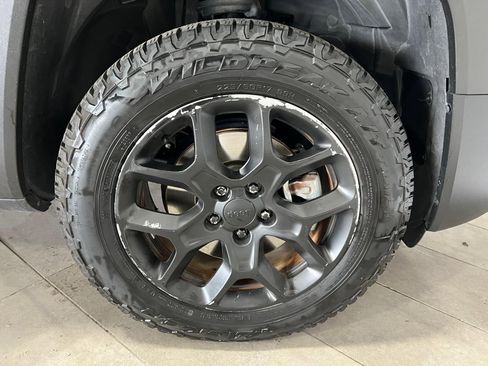 Used 2016 Jeep Renegade Latitude w/ Popular Equipment Group image 11