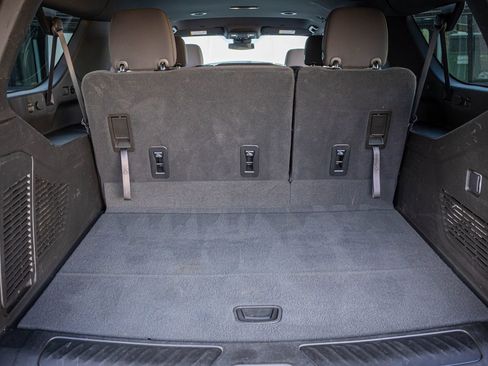 Used 2023 GMC Yukon XL SLE AWD/4WD image 30