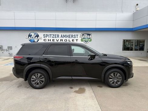 Used 2024 Nissan Pathfinder S AWD/4WD image 11