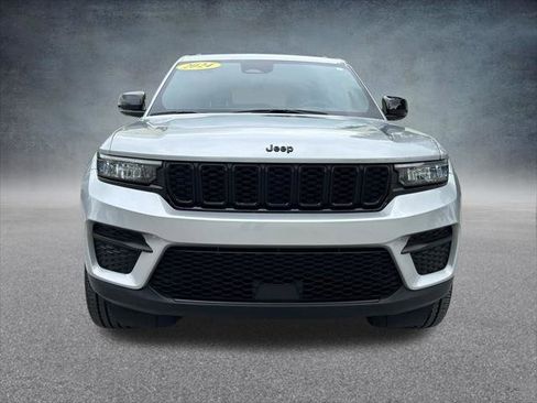 Certified 2024 Jeep Grand Cherokee Altitude image 2