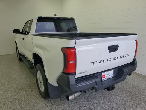 Certified 2025 Toyota Tacoma SR AWD/4WD image 5