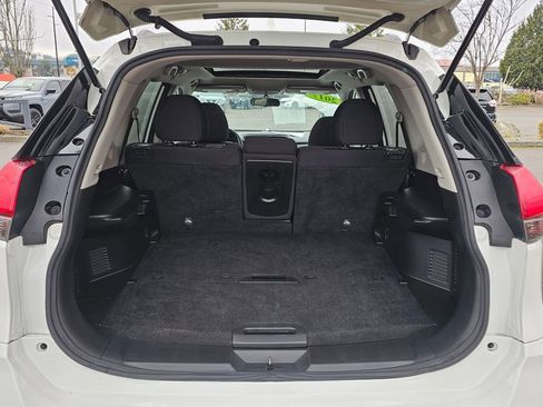 Used 2017 Nissan Rogue SV image 11