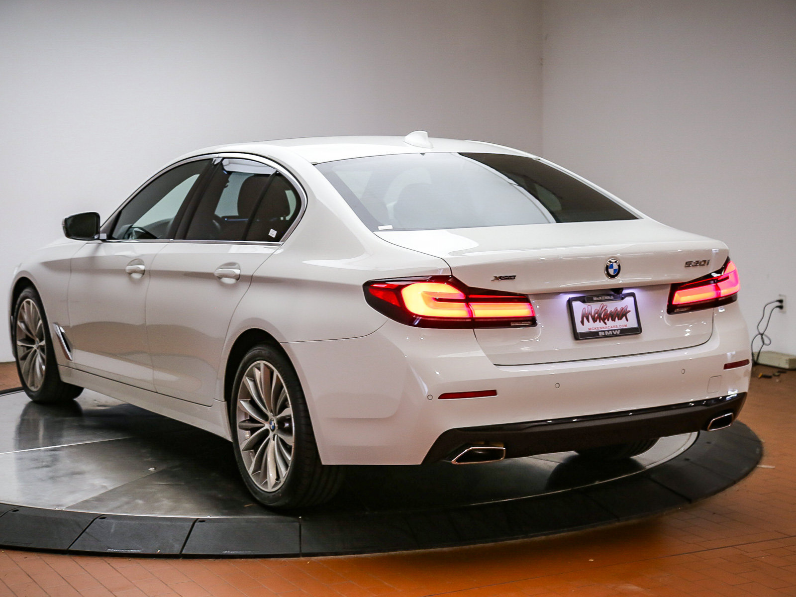 Used 2023 BMW 530i xDrive w/ Convenience Package AWD/4WD image 5