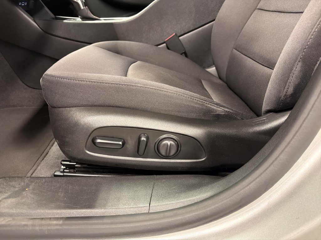 Used 2021 Chevrolet Malibu RS FWD image 24
