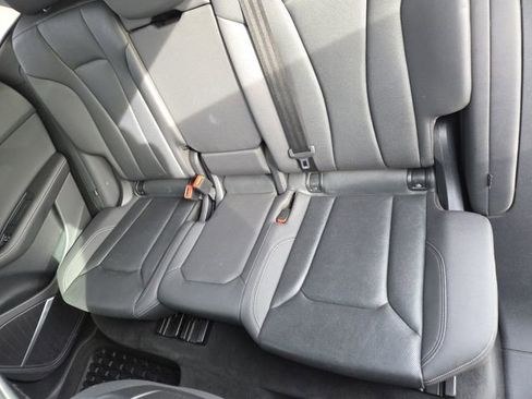 Used 2023 Audi Q8 Premium Plus image 29