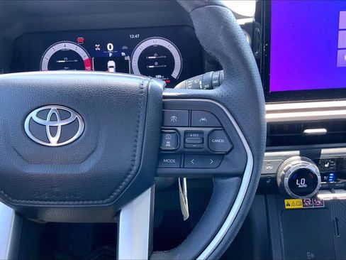 Used 2025 Toyota 4Runner Limited AWD/4WD image 25