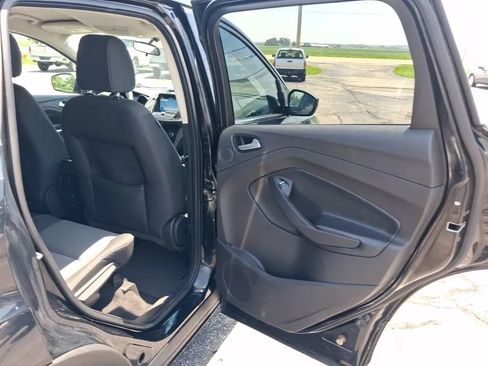 Used 2017 Ford Escape SE w/ Equipment Group 201A FWD image 30