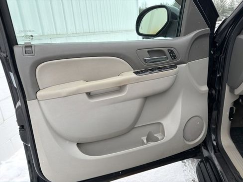 Used 2013 Chevrolet Avalanche LT image 23