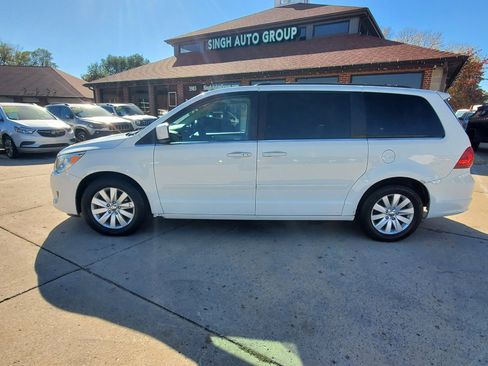 Used 2012 Volkswagen Routan SEL image 5