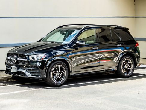 Used 2020 Mercedes-Benz GLE 350 4MATIC w/ AMG Line Exterior image 3