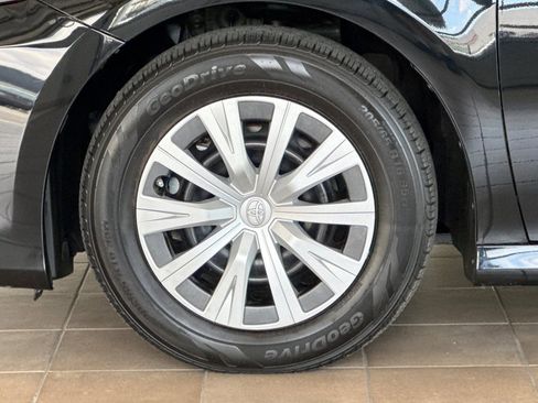 Certified 2022 Toyota Camry LE FWD image 25
