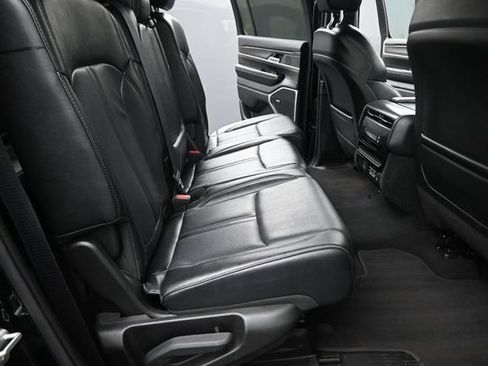 Used 2024 Jeep Wagoneer L Series II w/ Flexible Seating Group AWD/4WD image 24