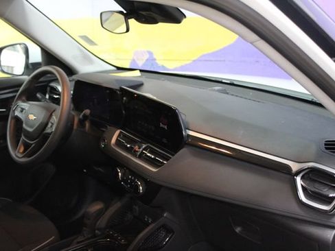 Used 2025 Chevrolet TrailBlazer LT FWD image 10