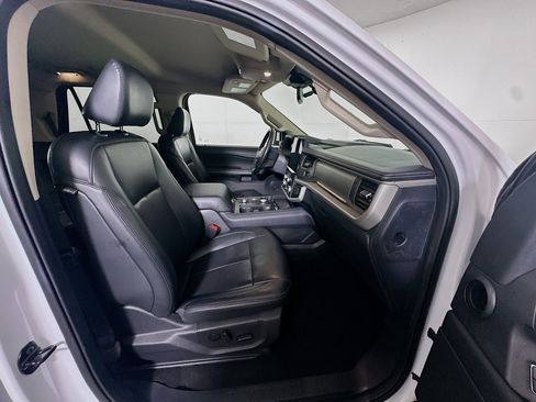 Used 2024 Ford Expedition XLT image 34