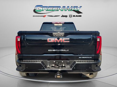 Used 2024 GMC Sierra 3500 Denali image 2