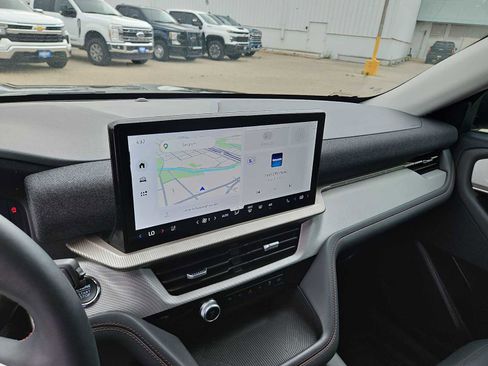 Used 2025 Ford Explorer Active w/ Active Comfort Package image 24