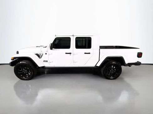 Used 2024 Jeep Gladiator Sport AWD/4WD image 4