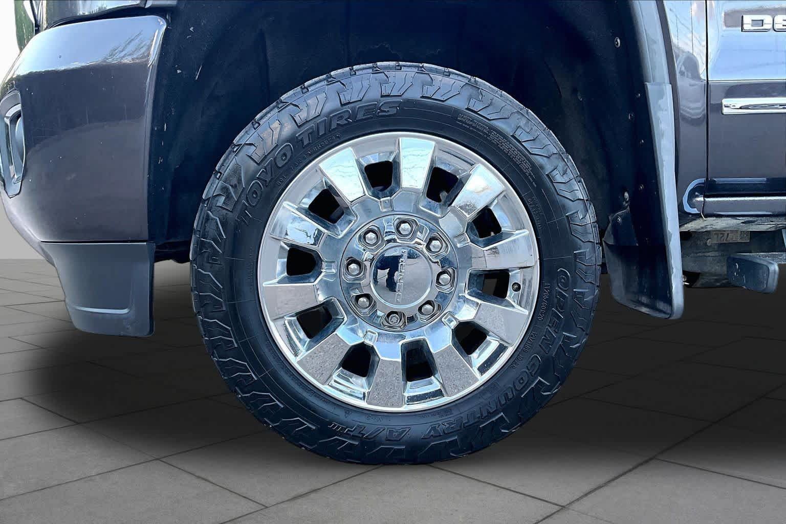 Used 2015 GMC Sierra 2500 Denali w/ Duramax Plus Package AWD/4WD image 11
