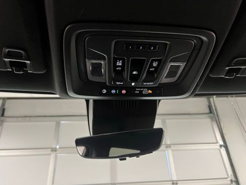 Used 2023 GMC Sierra 1500 AT4 w/ Technology Package AWD/4WD image 44