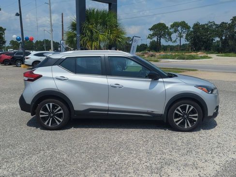 Used 2019 Nissan Kicks SR w/ SR Premium Package FWD image 8